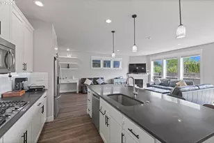 2566 SW McKenna Pl, Beaverton, OR 97003 - Photo 10