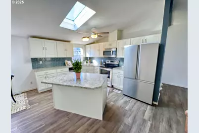 14217 NE 10th Ave, Vancouver, WA 98685 - Photo 2