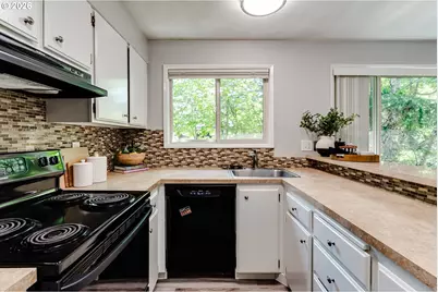 600 Cherry Dr, Eugene, OR 97401 - Photo 4