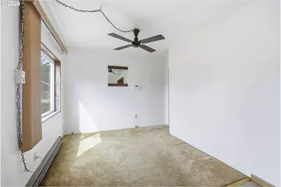 11833 SE Ash St, Portland, OR 97216 - Photo 22