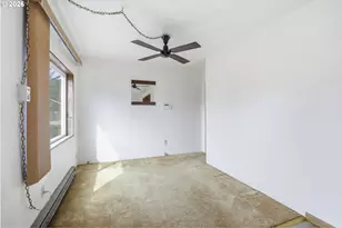 11833 SE Ash St, Portland, OR 97216 - Photo 22