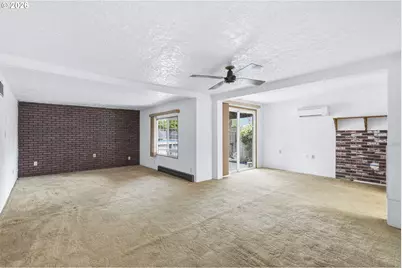 11833 SE Ash St, Portland, OR 97216 - Photo 8