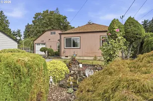 11833 SE Ash St, Portland, OR 97216 - Photo 2