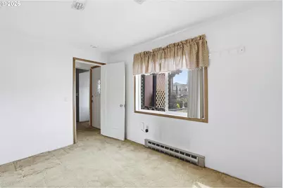 11833 SE Ash St, Portland, OR 97216 - Photo 28