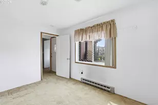 11833 SE Ash St, Portland, OR 97216 - Photo 28