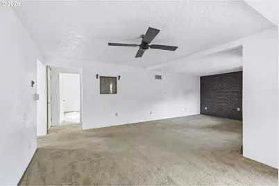 11833 SE Ash St, Portland, OR 97216 - Photo 12