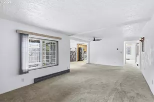 11833 SE Ash St, Portland, OR 97216 - Photo 10
