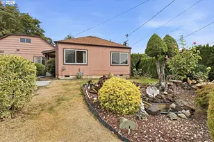11833 SE Ash St, Portland, OR 97216 - Photo 6