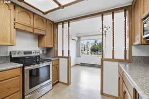 11833 SE Ash St, Portland, OR 97216 - Photo 18