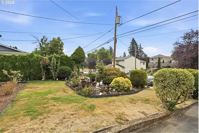 11833 SE Ash St, Portland, OR 97216 - Photo 4