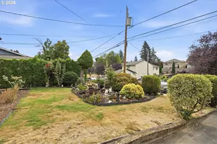 11833 SE Ash St, Portland, OR 97216 - Photo 4