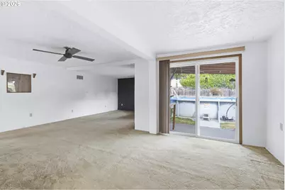 11833 SE Ash St, Portland, OR 97216 - Photo 14