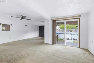 11833 SE Ash St, Portland, OR 97216 - Photo 14