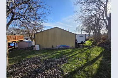 624 Dufur Ave, Maupin, OR 97037 - Photo 38