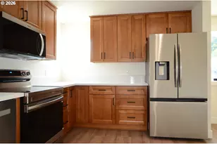 12305 SW 7th St, Beaverton, OR 97005 - Photo 8