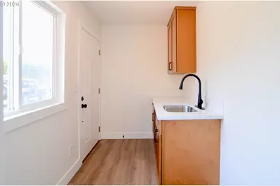 12305 SW 7th St, Beaverton, OR 97005 - Photo 14