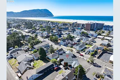 305 Avenue C, Seaside, OR 97138 - Photo 2