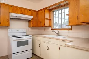 6208 SE Woodstock Blvd, Portland, OR 97206 - Photo 6