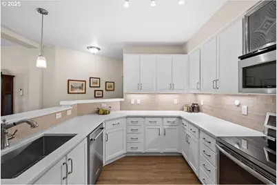 615 NW Lost Springs Ter #102, Portland, OR 97229 - Photo 12