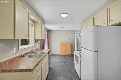 325 W N St, Springfield, OR 97477 - Photo 16