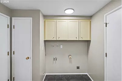 325 W N St, Springfield, OR 97477 - Photo 18