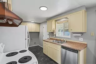 325 W N St, Springfield, OR 97477 - Photo 14