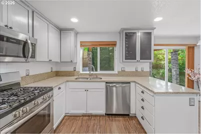 19240 SW Rosedale Ct, Beaverton, OR 97007 - Photo 8