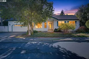 2284 21st St, Florence, OR 97439 - Photo 2