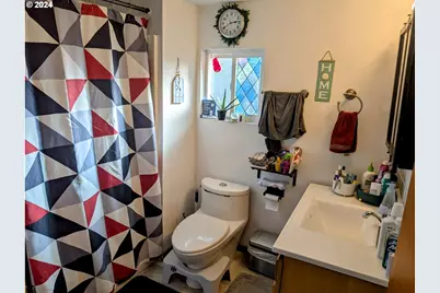 293 N Empire Blvd, Coos Bay, OR 97420 - Photo 18