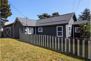 293 N Empire Blvd, Coos Bay, OR 97420 - Photo 6