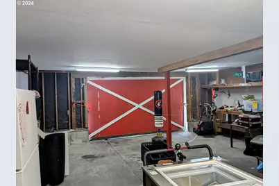 293 N Empire Blvd, Coos Bay, OR 97420 - Photo 22