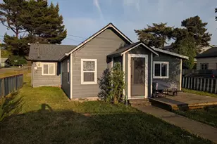 293 N Empire Blvd, Coos Bay, OR 97420 - Photo 2