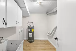 275 NE Scott Dr, Gresham, OR 97030 - Photo 24