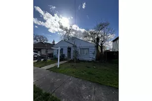 1215 NE Irvine St, McMinnville, OR 97128 - Photo 1