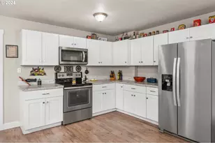 46874 Sunset Ave, Westfir, OR 97492 - Photo 12