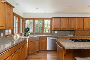 4077 Buck Brush Ln, Lake Oswego, OR 97035 - Photo 10