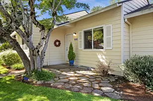9305 SW Brooks Bend Pl, Portland, OR 97223 - Photo 2