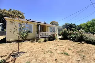 425 W Umpqua St, Roseburg, OR 97471 - Photo 2