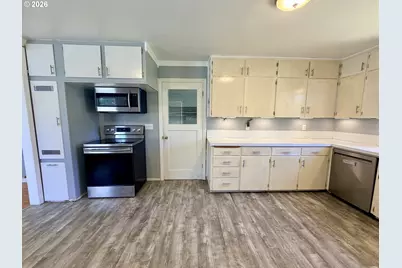 425 W Umpqua St, Roseburg, OR 97471 - Photo 8