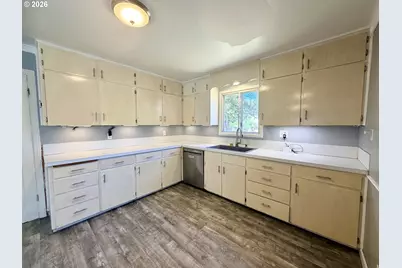 425 W Umpqua St, Roseburg, OR 97471 - Photo 10