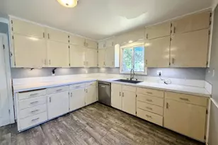 425 W Umpqua St, Roseburg, OR 97471 - Photo 10