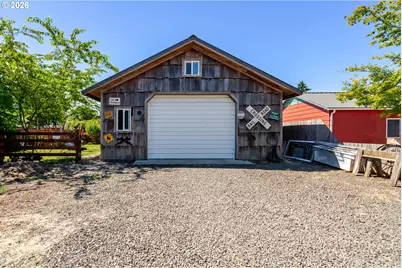 362 E Washington Ave, Brownsville, OR 97327 - Photo 2