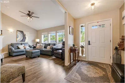 1110 Madison St, Silverton, OR 97381 - Photo 8