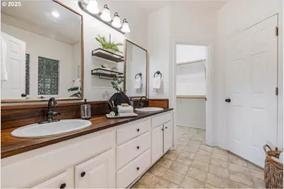 9174 SW Waverly Dr, Portland, OR 97224 - Photo 14