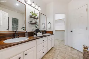 9174 SW Waverly Dr, Portland, OR 97224 - Photo 14