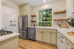 9174 SW Waverly Dr, Portland, OR 97224 - Photo 6