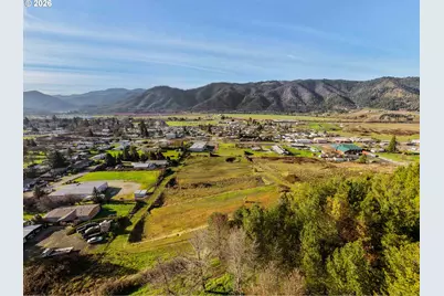 218 Paroz Ln, Myrtle Creek, OR 97457 - Photo 10