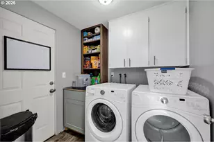 1756 10th St, Springfield, OR 97477 - Photo 16