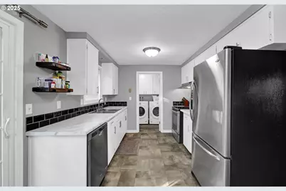 1756 10th St, Springfield, OR 97477 - Photo 10