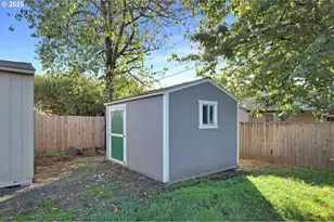 1756 10th St, Springfield, OR 97477 - Photo 26